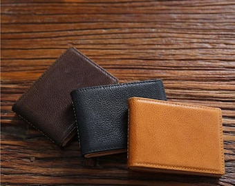 Cartera ultradelgada para carné de conducir y tarjetero minimalista, elaborada artesanalmente en piel italiana de primera calidad curtida vegetalmente y con grabado personalizado.