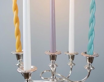 Candelabro retorcido chapado en plata