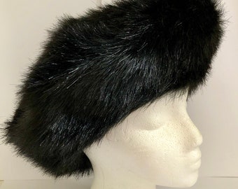 Donna Salyers Fabulous Furs Kunstfell-Tam-Mütze in schwarzer Baskenmütze, hergestellt in den USA