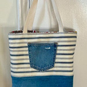 Upcycled teruggewonnen denim flanel omkeerbare handgemaakte draagtas 15 x 12 x 4 in milieuvriendelijk blauw wit rood uniek