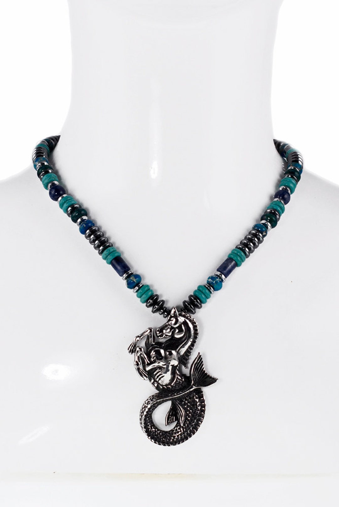 Collier Sautoir Hippocampe Noir – Bijou Fashion Pour Femme, Longue Chaîne, Pendentif Détaillé, Neuf Avec étiquettes