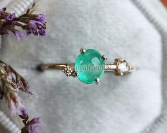 Emerald Ring, Green Emerald Engagement Ring, Oval Emerald Ring, Dainty Gold Ring, May Birthstone Ring, Minimalist Promise Ring, Gift for Her