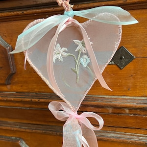 Cintre de chaise coeur en fil de fer rose et bleu/arc de banc/ tentures murales/attrape-soleil/mariage rustique/cadeau de la Saint-Valentin