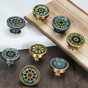 Poignées de meuble à motif floral mandala, poignée de tiroir ronde bleu et or, poignée de commode bohème unique