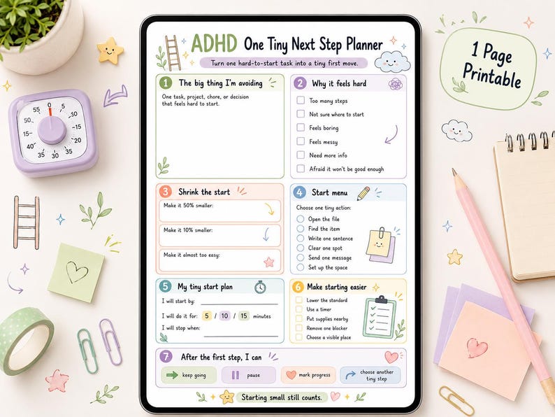 Peut inclure: Une tablette num&eacute;rique affichant un planificateur imprimable ADHD One Tiny Next Step. La mise en page comprend sept sections num&eacute;rot&eacute;es avec des bordures aux couleurs pastel, incluant des invites pour les t&acirc;ches, les obstacles et les plans d'action.