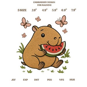 Puede incluir: Un diseño de bordado para máquina que muestra un capibara marrón comiendo una rodaja de sandía con mariposas rosas y hierba verde. El texto incluye EMBROIDERY DESIGN FOR MACHINE, 5 SIZE, 3.9", 4.9", 5.9", 6.9", 7.9", JEF, EXP, DST, PES, VP3, HUS.