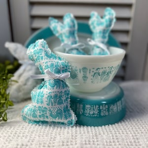 Butterprint Turquoise Pyrex Inspired Chocolate Style Easter Bunnies * Rabbits * Bunny * Amish BP