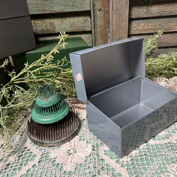 Vintage Grey Metal Index Card Box 3 1/2 x 5