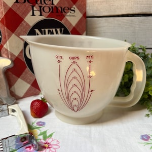 Vintage Tupperware 8 Cup Mix-N-Stor White Bowl * Red Lettering