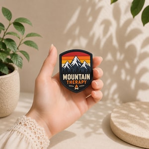 Naszywka z PVC Mountain Therapy, odznaka turystyczna Retro Sunset Hiking, akcesorium do plecaka outdoorowego