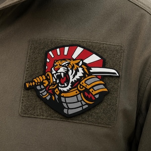 Naszywka z PVC „Tiger Samurai” – japońska taktyczna naszywka gumowa, herb wojownika (podszewka z rzepem)