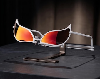 Gafas de sol puntiagudas estilo anime, gafas de cosplay de "Señor Demonio", gafas de sol blancas con montura alada, regalo de gafas estilo punk-rock