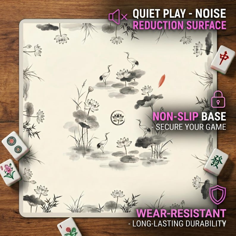 Close‑up of the ink crane lotus mahjong table mat on a wooden table, with graphics highlighting the quiet noise‑reduction surface, non‑slip base and wear‑resistant features.