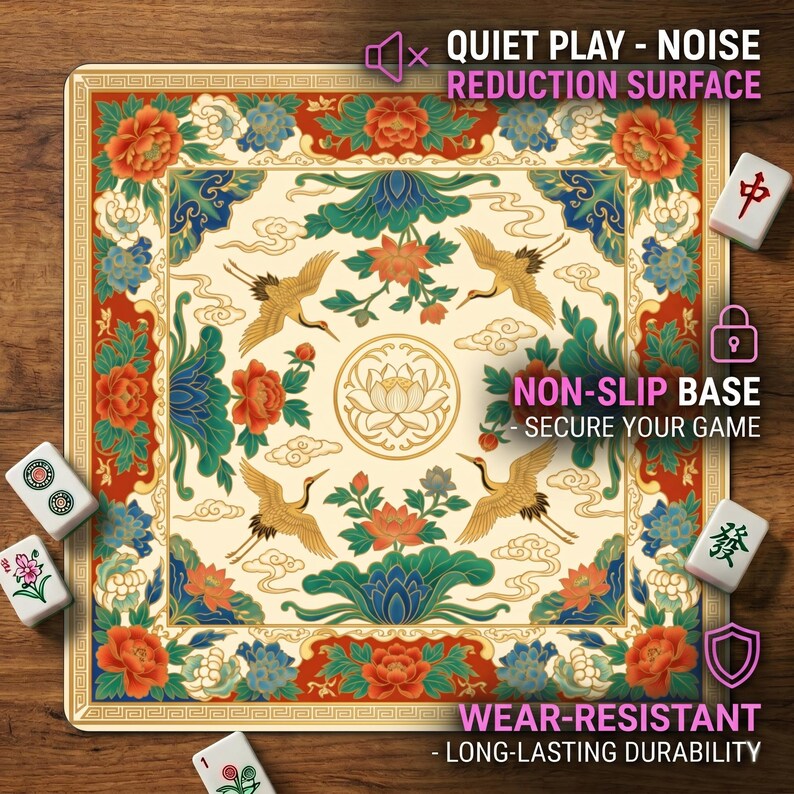 Close‑up of the colorful crane lotus mahjong table mat on a wooden table, with graphics highlighting the quiet noise‑reduction surface, non‑slip base and wear‑resistant features.