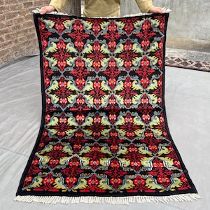 Alfombra Karabakh Dragon de 4x5 pies, anudada a mano, de lana negra, alfombra de área con motivo de ave mitológica vintage, alfombra tribal decorativa para vestíbulo u oficina de 3.9x5.5 pies.