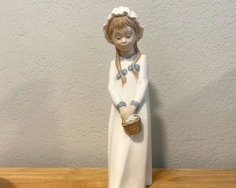 MAY SPECIAL Lladro porcelain, Spain, Figurine, Girl with basket