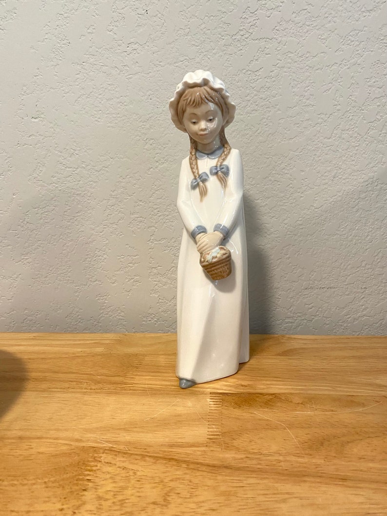 MAY SPECIAL Lladro porcelain, Spain, Figurine, Girl with basket image 1