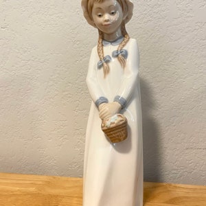 MAY SPECIAL Lladro porcelain, Spain, Figurine, Girl with basket image 3