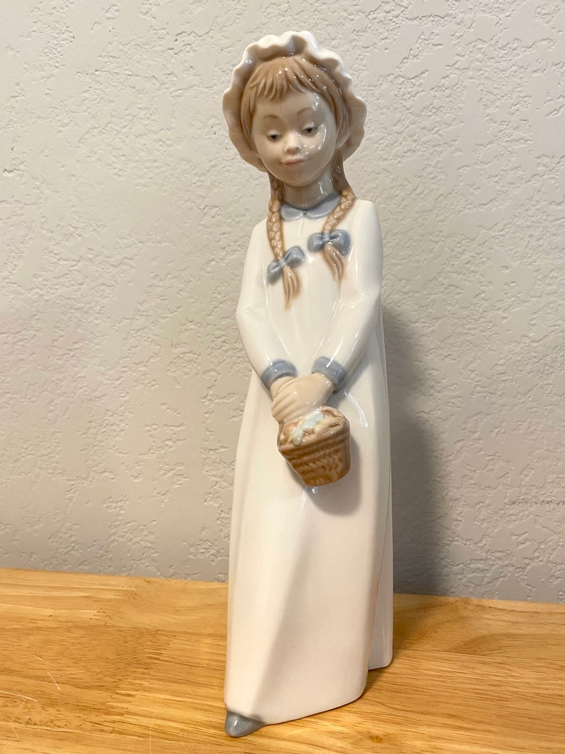MAY SPECIAL Lladro porcelain, Spain, Figurine, Girl with basket image 3