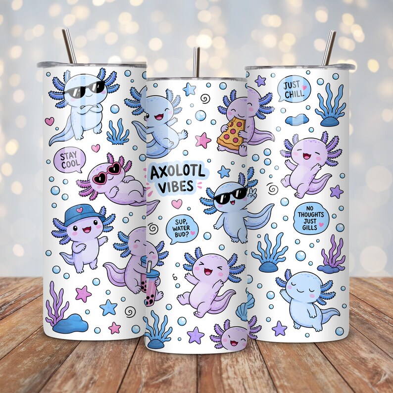 Peut inclure: Trois gobelets cylindriques avec des pailles en m&eacute;tal sur fond blanc d&eacute;cor&eacute;s d'axolotls, de bulles et d'&eacute;toiles. Le texte inclut "STAY COOL", "AXOLOTL VIBES", "SUP, WATER BUD?", "JUST CHILL" et "NO THOUGHTS JUST GILLS" dans diverses polices.