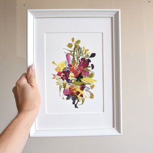 Impresión de flores prensadas enmarcadas, impresión de flores con marco blanco, arte de flores brillantes, arte de flores silvestres, herbario enmarcado, arte floral de pared