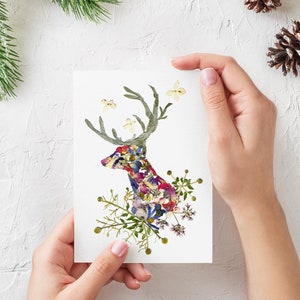 Tarjeta navideña de reno con flores prensadas Tarjeta de felicitación Flores secas Regalo de Navidad de ciervo Tarjeta navideña floral Tarjeta navideña