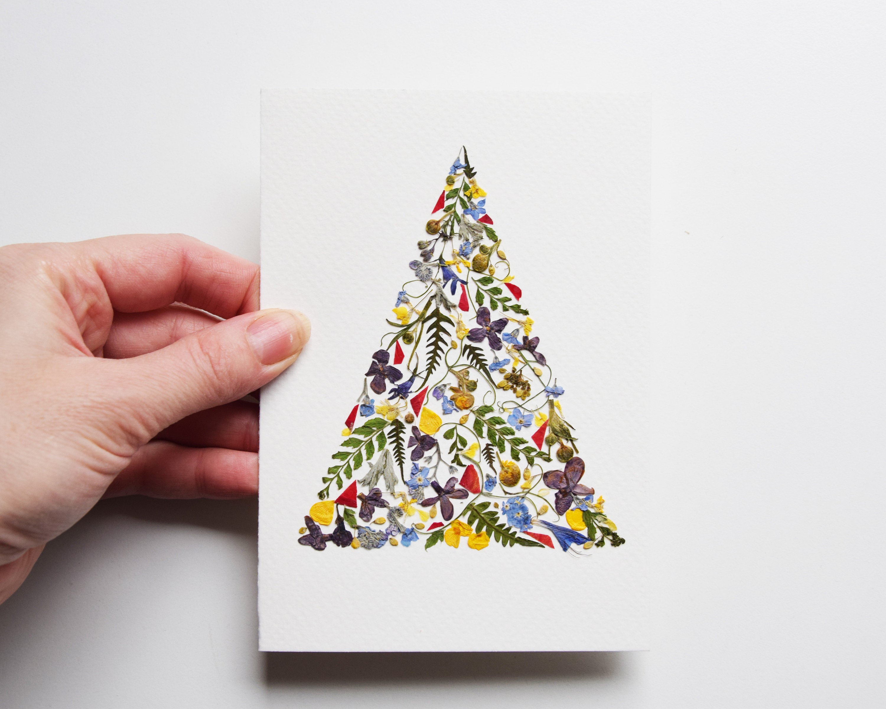 押し花のクリスマスツリー 押し花クリスマスツリーカード：花のホリデーグリーティング