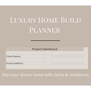 Könnte beinhalten: Eine beige digitale Planerseite mit dem Titel Luxury Home Build Planner und einem Bereich Project Dashboard. Das Layout enthält Felder für Client Names und Project Address, mit dem Text Plan your dream home with clarity & confidence am unteren Rand.
