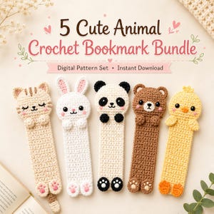 Puede incluir: Un conjunto de cinco marcapáginas de ganchillo con forma de animales: gato, conejo, panda, oso y pollito. El texto dice 5 Cute Animal Crochet Bookmark Bundle, Digital Pattern Set, Instant Download. Cada marcapáginas tiene cabeza y patas.