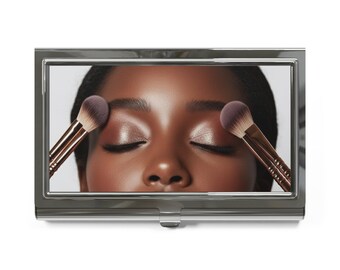 Tarjetero con retrato de rostro de brocha de maquillaje / Arte cosmético glamuroso