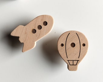 2 boutons en bois pour tiroirs pour enfants, fusée et montgolfière - VENTE ÉCHANTILLON