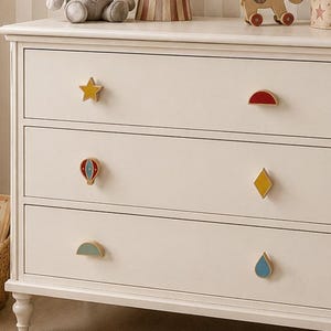 Pomelli in legno a tema circo per cassetti, perfetti per una cameretta vintage e stravagante.
