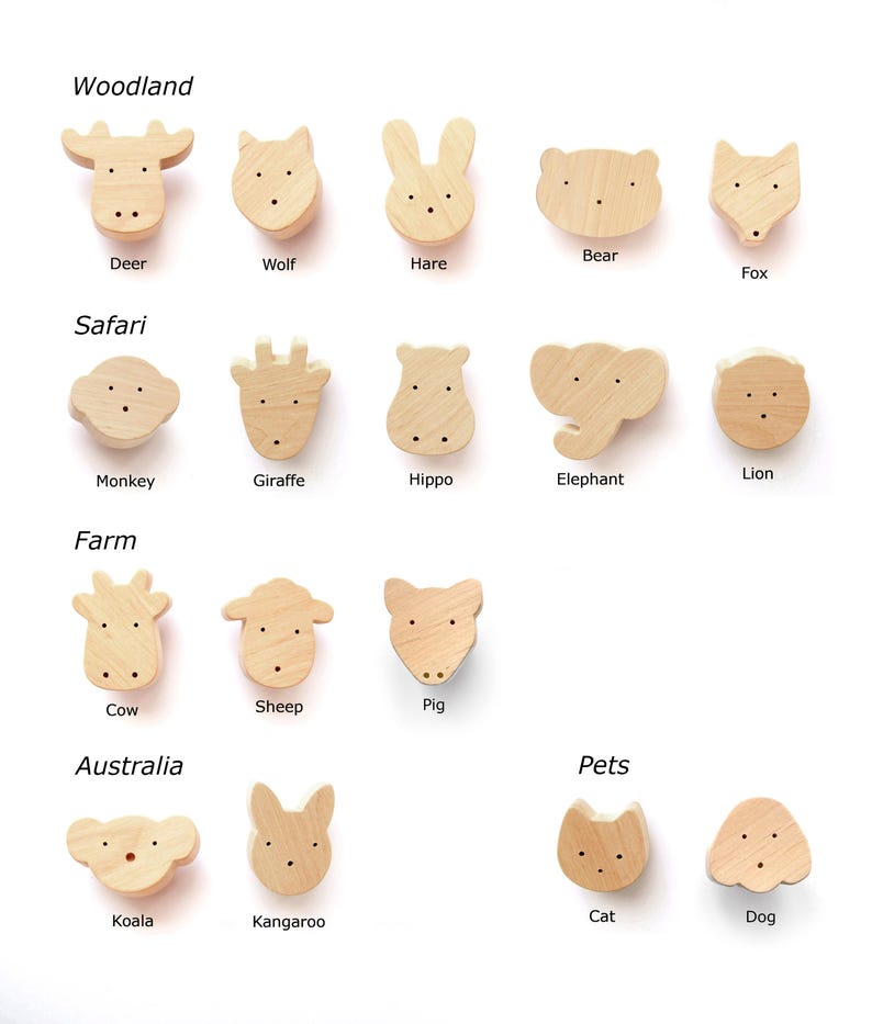 Puede incluir: Ganchos de madera con forma de cabeza de animal en varios estilos, incluyendo bosque, safari, granja y mascotas. Cada gancho presenta un animal diferente, como un ciervo, un lobo, una liebre, un oso, un zorro, un mono, una jirafa, un hipop&oacute;tamo, un elefante, un le&oacute;n, una vaca, una oveja, un cerdo, un koala, un canguro, un gato y un perro.