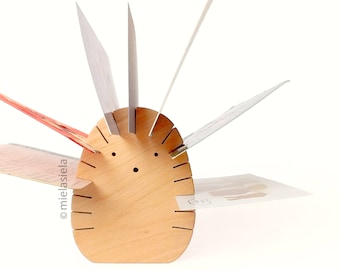 Wooden Desktop Organizer - Personalized Coworker Gift, Photos, Business Cards, Recipe Cards Holder - Hedgehog /M/
