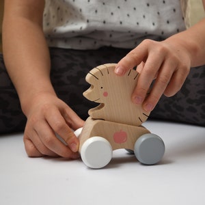 Wooden Vehicle Toy 2in1 Animal Toy on Wheels Hedgehog for Toddlers image 2