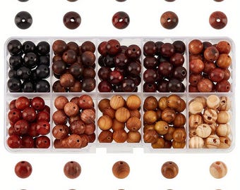 Caixa com 200 unidades de contas redondas de madeira natural de 8 mm em 10 cores, ideais para artesanato e confecção de bijuterias.