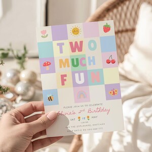 Invitación de cumpleaños con diseño de tablero de ajedrez en tonos pastel, Invitación para el segundo cumpleaños de Two Much Fun (Descarga digital)
