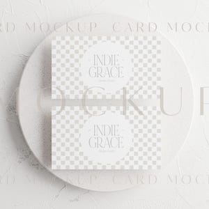 Modernes Visitenkarten-Modell, Branding-stationärer Mockup, zweiseitiges Visitenkarten-Modell, minimalistischer Steinhintergrund-Stilszene SBCM01
