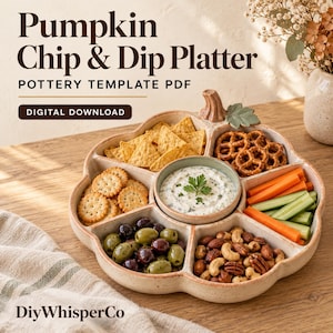 Könnte beinhalten: Eine kürbisförmige Keramik-Servierplatte für Chips und Dips mit einer zentralen Schale und fünf Fächern voller Snacks. Der Text lautet Pumpkin Chip & Dip Platter, POTTERY TEMPLATE PDF, DIGITAL DOWNLOAD und DiyWhisperCo.