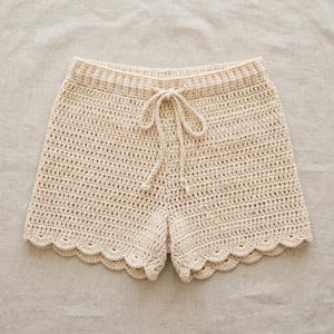 Modello PDF per pantaloncini all'uncinetto facili con bordo smerlato, istruzioni passo passo