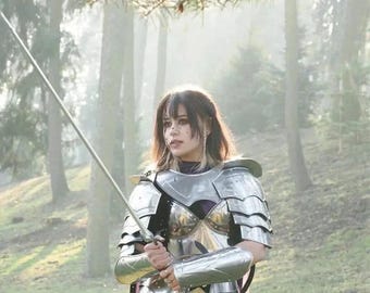 Handgefertigte Stahl Lady Ritter Rüstung: Mittelalter Cosplay, Fantasy Krieger Kostüm