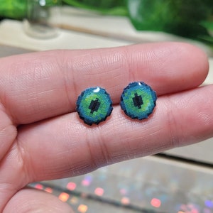 Eye of ender stud earrings.