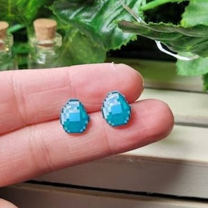 Puces d&#39;oreilles diamant pour jeu vidéo// Acier inoxydable, résine, plastique.
