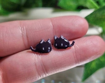 Mewo stud earrings