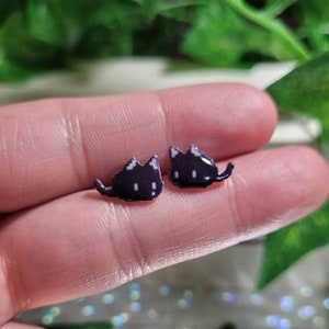 Mewo stud earrings