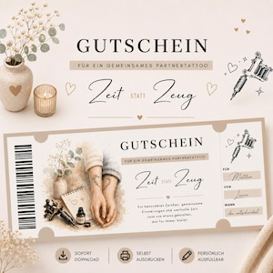 Può includere: Un buono regalo rettangolare per un tatuaggio di coppia con il testo in tedesco GUTSCHEIN FÜR EIN GEMEINSAMES PARTNERTATTOO e Zeit statt Zeug. Il design include illustrazioni di una macchinetta per tatuaggi, inchiostro e mani tatuate.