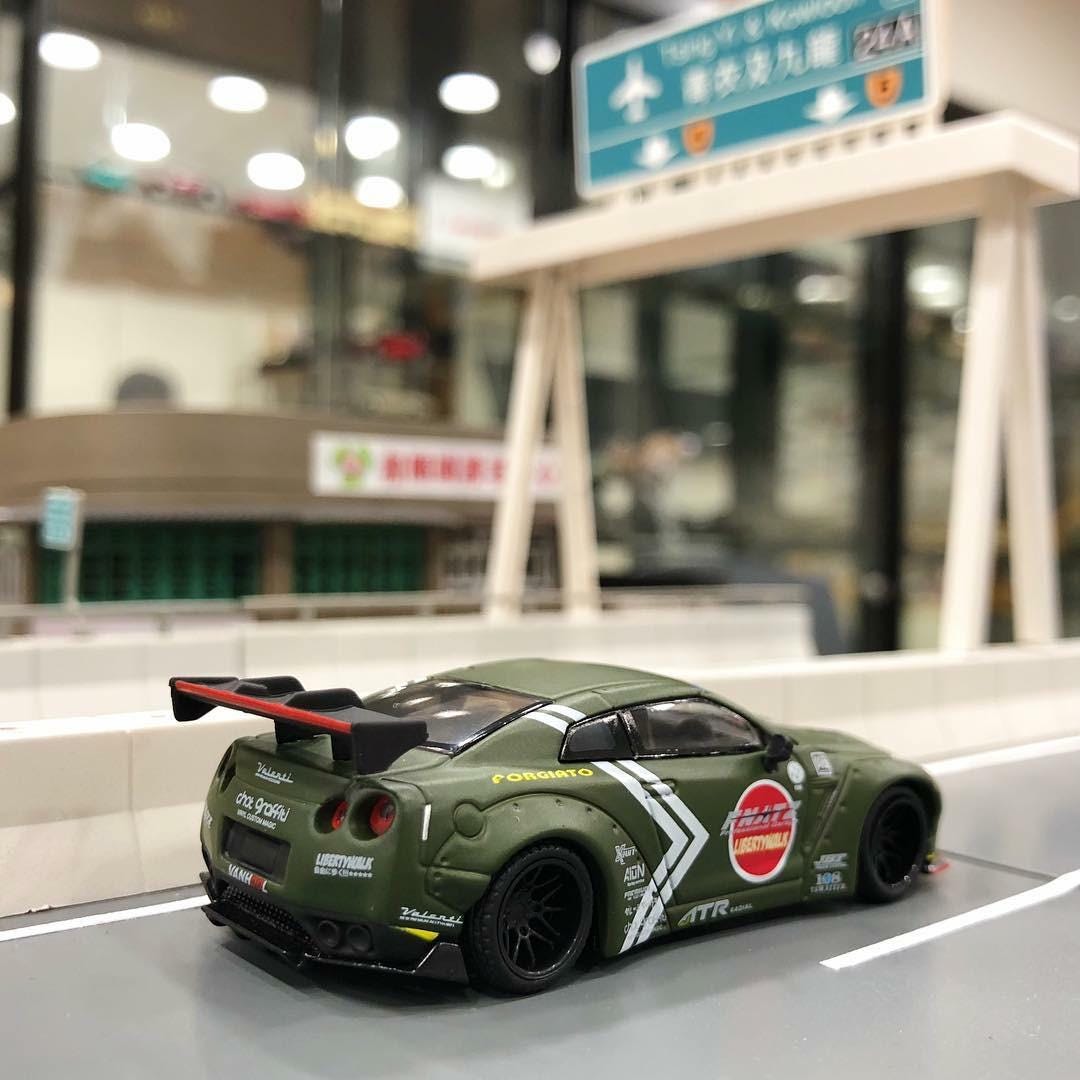 Mini GT #7 (box Version) LBWK Nissan GT-R (R35) Zero Fighter