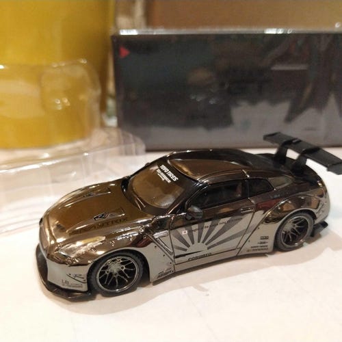 Mini GT #7 (box Version) LBWK Nissan GT-R (R35) Zero Fighter