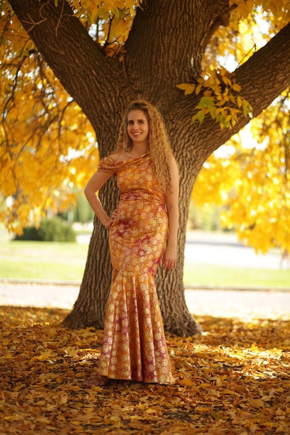 Elegante abito monospalla fatto a mano, taglia 4, oro, arancione e