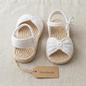 Crochet Baby Bow Sandals Pattern PDF – Easy Newborn Booties for 0–3 Months